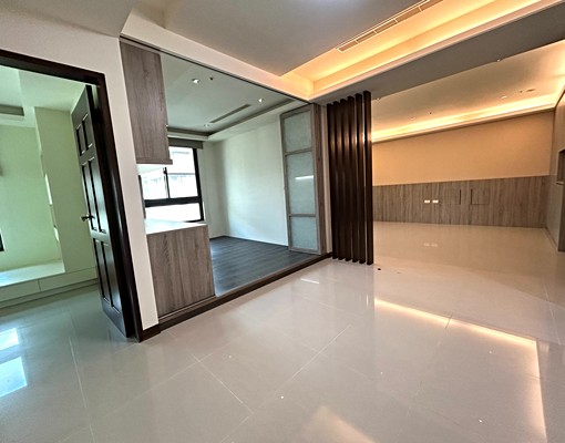 輕軌!綠活💖精美裝潢大四房車 - Image 1