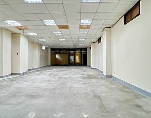 (租)正民生路中華電信旁B1-3樓黃金店面可分租辦公室 - Image 6