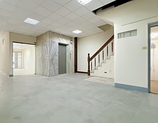 (租)正民生路中華電信旁B1-3樓黃金店面可分租辦公室 - Image 5