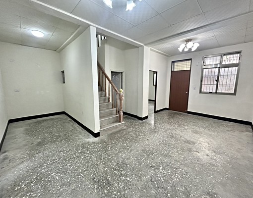 南亞科大旁/屋況全新整理/使用空間大/門前停車/可租補報稅 - Image 2