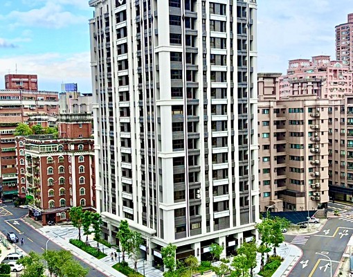 獨家!!全新交屋全新裝潢全天候管理米蘭花園大三房+坡車 - Image 2