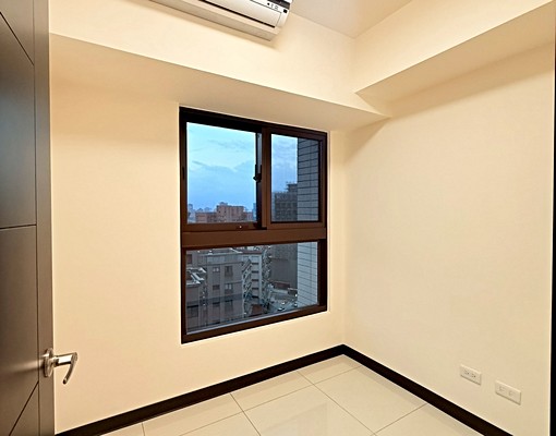 獨家!!全新交屋全新裝潢全天候管理米蘭花園大三房+坡車 - Image 7