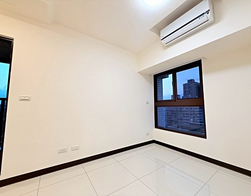 獨家!!全新交屋全新裝潢全天候管理米蘭花園大三房+坡車 - Image 8