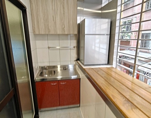 永和國小四號公園旁獨立陽台2F套房可租補 - Image 5