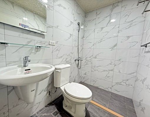 搶手!市區10坪大套房|獨立陽台+獨立衛浴 - Image 4