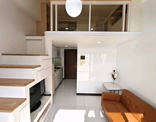 雙捷運優質管理景觀101採光落地窗樓中樓陽台全新沙發新洗衣機 - Image 2