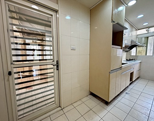 ㊣免仲介費《近頂溪邊間採光三房》 - Image 12