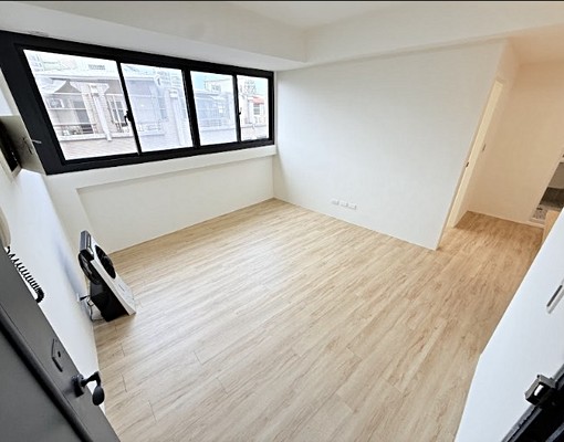 精華兩房✨可租補✨全新裝潢✨華夏免爬✨無可挑剔 - Image 1