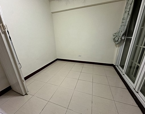 屋主直租(慎選租客)前院停車五房邊間透天仲介勿擾 - Image 8