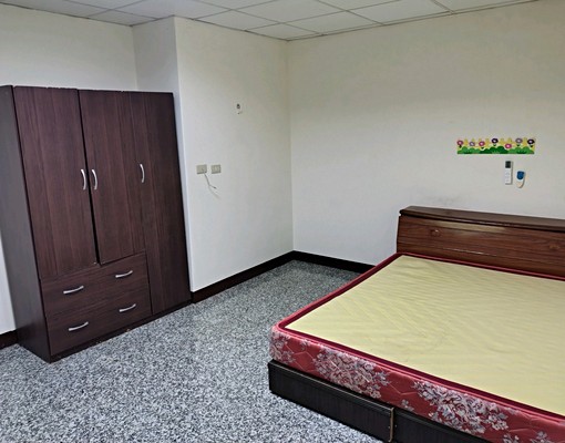 全新套房,三鐵火車站旁,停車位,採光佳,免仲費 - Image 1