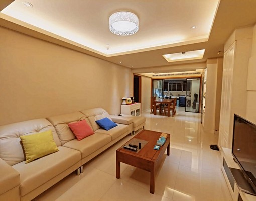 世家大英雄三房平車 - Image 1