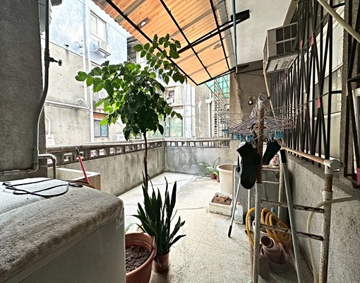 小巨蛋房前後陽台大露台公寓2樓三房 - Image 1