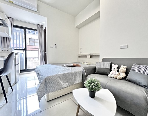 ✨可租補✨全新電梯套房,獨立陽台,洗衣機✨不用追垃圾車 - Image 1