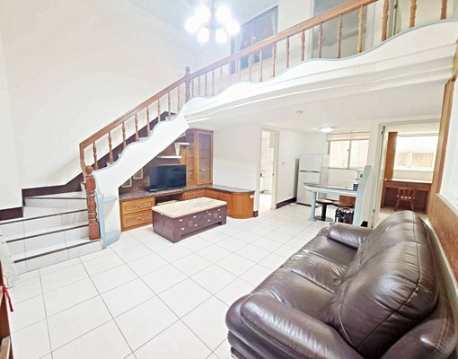 近園區新莊車站旁屋況好樓中樓美3房租金含管理費平面車位 - Image 1