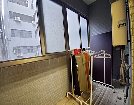 租-捷運G11站旁~正20米南屯路~1+2F店面 - Image 8