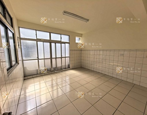 潭子74旁|店住合一|角間5大房透天厝 - Image 3