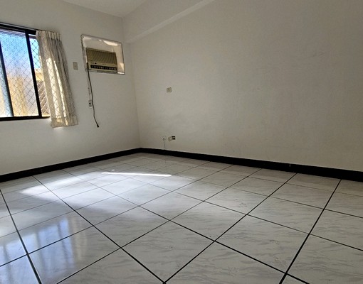 中興游泳池旁,3房2廳2衛,有車位可租 - Image 2