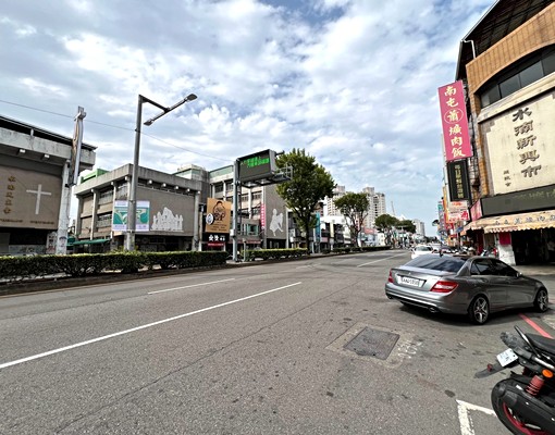 中清路黃金店面、人潮錢潮讚、不想大筆投入設備?這間店面超適合 - Image 1