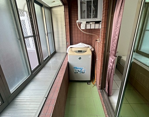 【土帝公社宅】大灣套房出租,獨立陽台室內停車 - Image 5