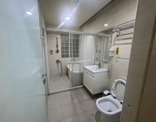 松山捷運電梯美妝 - Image 2