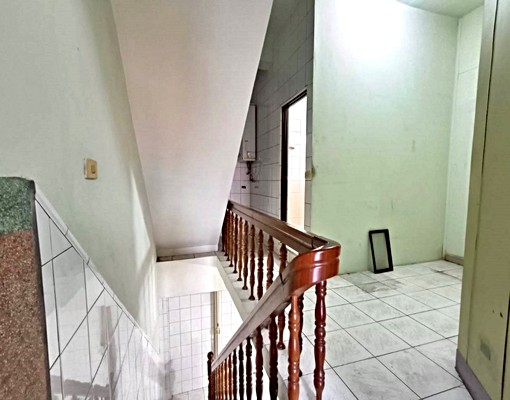 草衙國際花卉市場店住合一邊間騎樓透天 - Image 10