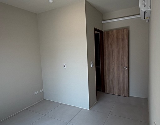 安平建平八街30坪新成屋(含平面車位加機車位)屋主自租 - Image 10