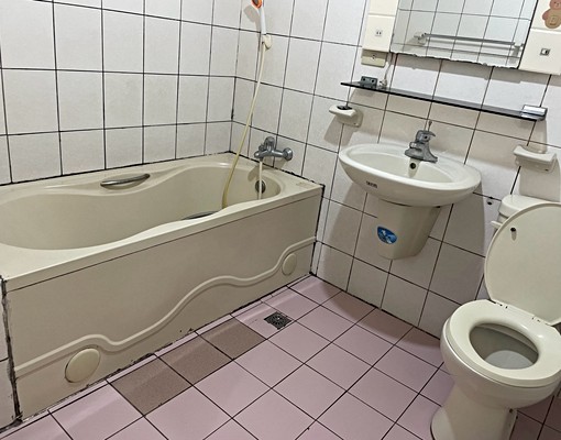 八里農會對面樓下公車站牌 - Image 3