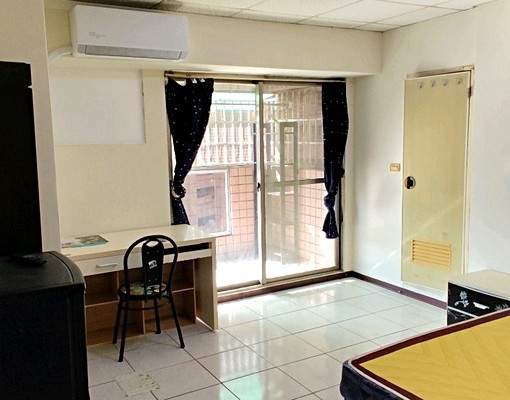 近五權車站美術館隔局方正採光佳租8500 - Image 1