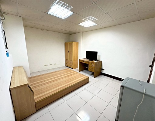 【可租補】南清大陽台套房、包水包網、台電 - Image 1