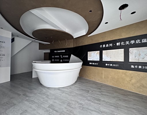 租💎周卓玲⭐建工商圈3角窗金店面美美的不用裝潢 - Image 1