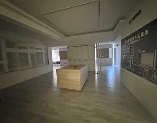 租💎周卓玲⭐建工商圈3角窗金店面美美的不用裝潢 - Image 4