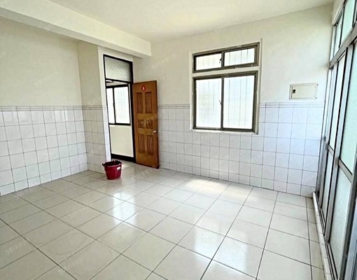 可租捕四樓透天騎樓10米路邊 - Image 4