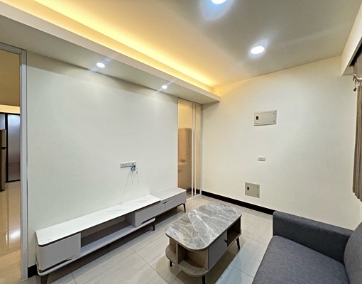 府中、免爬高全新裝潢大套房有車位採光機能強 - Image 1