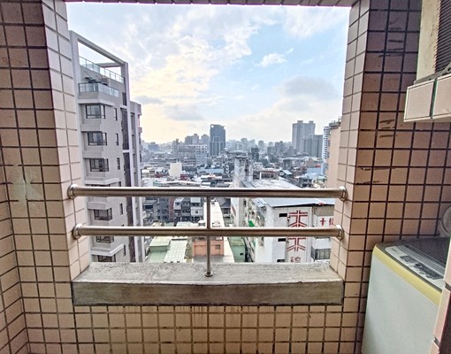 站前商圈套房有陽台有管理有電梯台水台電 - Image 1