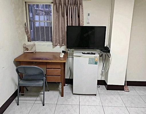 【飲水機、浴室對外窗】文化中心健身套房 - Image 1