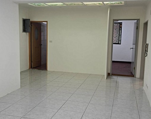 近新台五路旁~近行政中心~汐止火車站~國泰建設~低樓層二樓 - Image 2