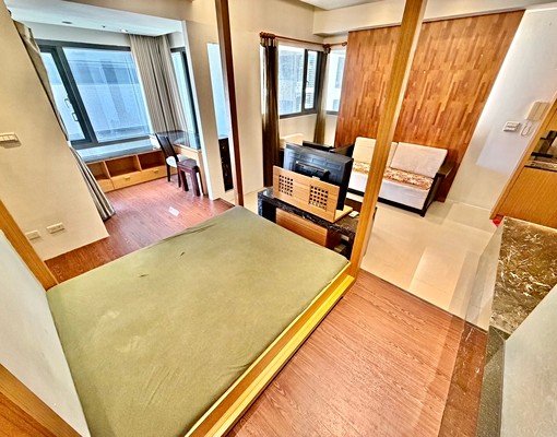 華麗工業風🔥傢俱全配✅溫馨溫泉浴缸✨類一房一廳💯 - Image 4