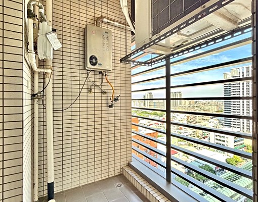 華麗工業風🔥傢俱全配✅溫馨溫泉浴缸✨類一房一廳💯 - Image 15