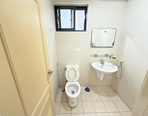 東海中科💖陽台獨洗浴室開窗💖機車好停可租補 - Image 10