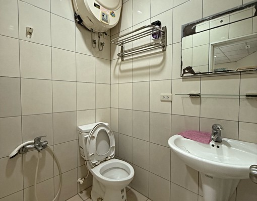 中和🚄可貓🐱水泥隔間🧱衛浴開窗掀床收納🌟包水網路🛜 - Image 13