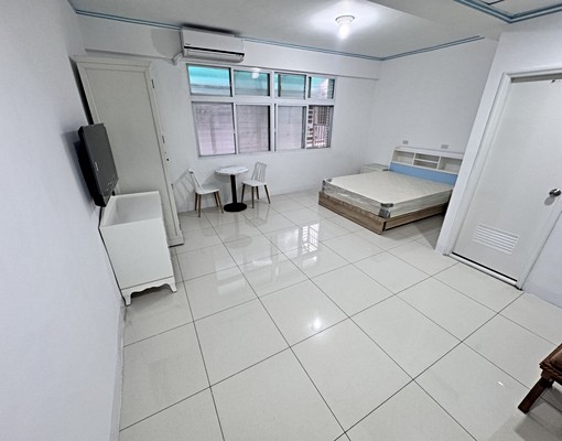 近A21捷運站/可租補/可外籍//凸窗可曬衣/全新傢俱 - Image 1