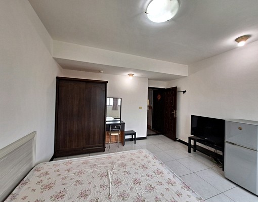 三重國小捷運6分。全日保全。电梯12坪大套房。採光棒 - Image 4