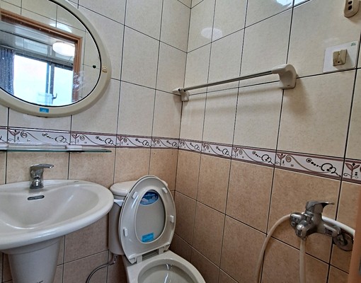 三重國小捷運6分。全日保全。电梯12坪大套房。採光棒 - Image 6