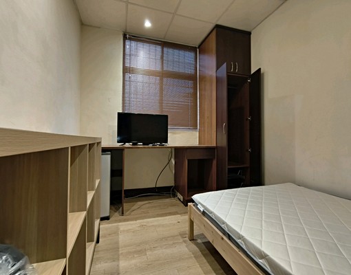 正中山東路,近中原大學,戶戶有窗 - Image 1