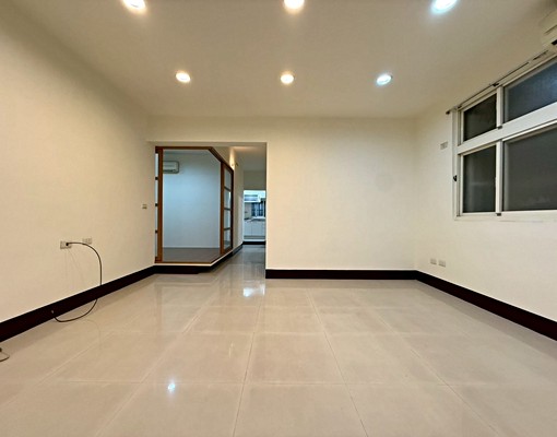 萬坪公園*新泰路2+1房* - Image 5