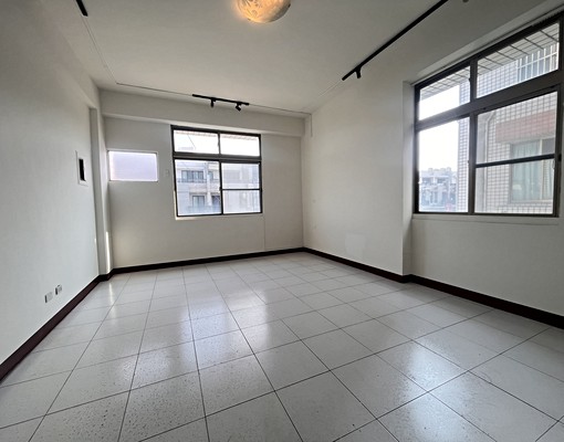 ~永康近工業區南科透天住店辦~~ - Image 7