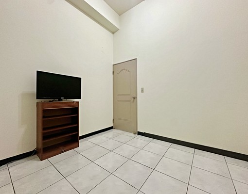 可租補.近捷運三和國中站.挑高3米6.三和國中對面.電梯三房 - Image 6