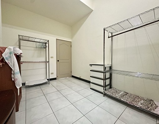 可租補.近捷運三和國中站.挑高3米6.三和國中對面.電梯三房 - Image 8