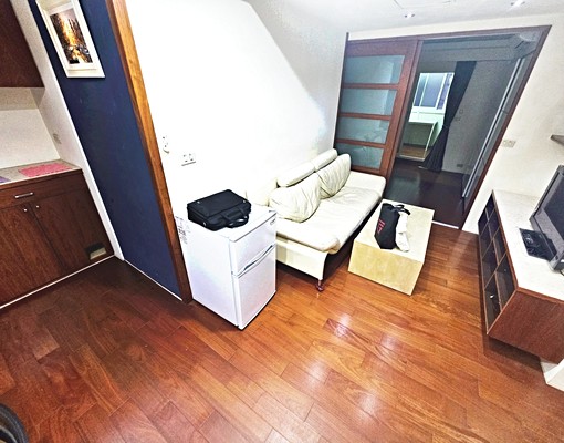 捷運中山國小5分【電梯1房1廳】小廚房★垃圾代收★警衛管理 - Image 1