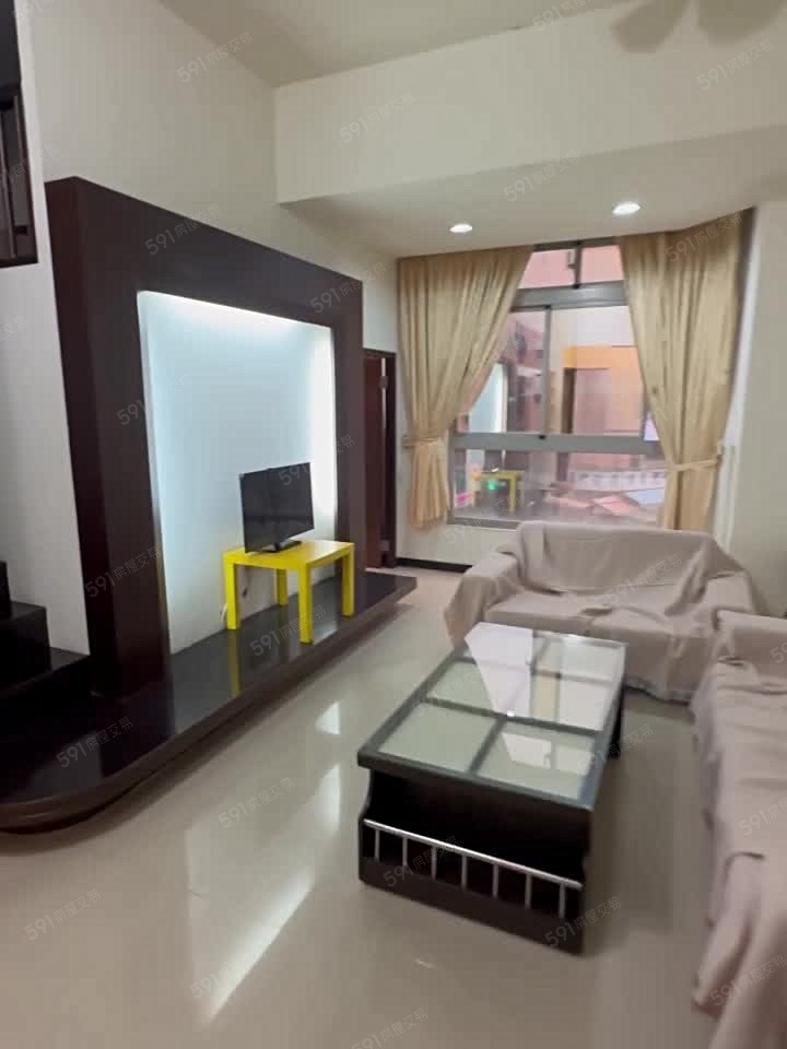 五泰可租補~免仲介費~優質挑高兩房有家電具寵可議 - Image 1